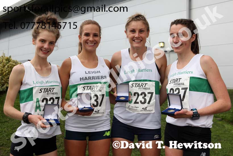 Senior womens 4 stage relay, Northern Senior 6 and 4 and Junior Stage Road Relays, SportsCity, Manchester. Photo:  David T. Hewitson/Sports for All Pics